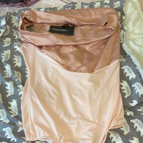 NWT PrettyLittle Things Cowl Neck Bodysuit - Picture 2 of 3